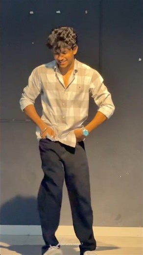 Woh Thodasa Hrithik Roshan Aa Raha Hai 😆✌️ #song #dancesteps #dance