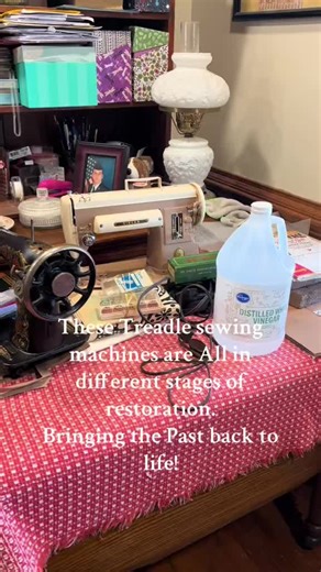Vintage Singer & Davis sewing machines, many have moved on to new homes! Ready to sew for another 100 years! #blossomdarling take a look at these Vintage beauties! #restoration #saveatreadle #quilting #sewing