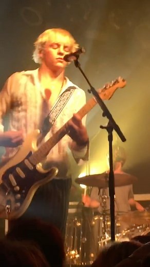 Smile by R5 Live ‪@OfficialR5‬ ‪@TheDriverEra‬