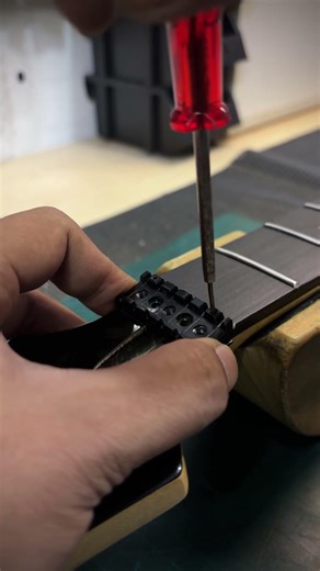 the reason why your finger always pain, when ur nut to high string force pressure on finger tip