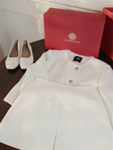 Siêu phẩm áo dạ best seller của JM cho mùa đông năm nay đã về thêm rùi, các chị em tranh thủ sắm sửa áo ấm nhaa #5C05 #damthietkeJM #JMdressdesign #JDD #ootd #JMthudong #jacket #xuhuong