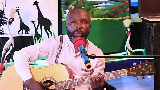Twige Gucuranga Guitar Umusore ukwizihiye