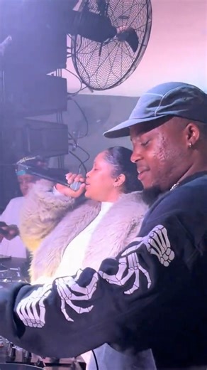 Babalwa M and Kelvin Momo performing “Bo Thata” live at Piano Hub. | Piano Connect