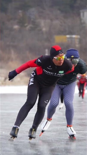 当“City Walk”进入冬季版本，大连人给出了自己的答案：“Ice Walk”。在户外天然冰场，踩着冰刀“漫步”或飞驰，成了这个冬天最“出片”也最解压的运动。