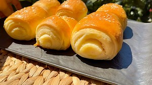 DOMAĆE ROLNICE SA SIROM - PEKU SE SAMO 20 MINUTA: Brzo, lako i ukusno