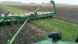 44K views · 303 reactions | One of the lesser known benefits of section control. Turning off the rows on the lane so you don't have point rows on either side. One way to make fall harvest more a little more efficient at spring planting. | The Farmer's Life | Facebook