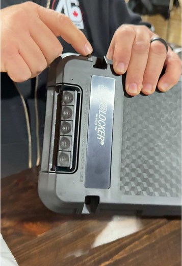 🔐 Streamlight Speedlocker Great to secure firearms or valuables. The three finger key system makes unlocking the case easy. Available at 416 Tactical Supply 🇨🇦 We’ve Got Your 6ix 🇨🇦 #speedlock #streamlight #specialops #protection #lockup #covertopselite