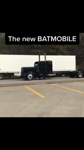 If I don’t see Batman riding this in the next movie, I’m gonna be disappointed #trucking #batman #truckinglife #trucker #truckerslife #truckerfamily