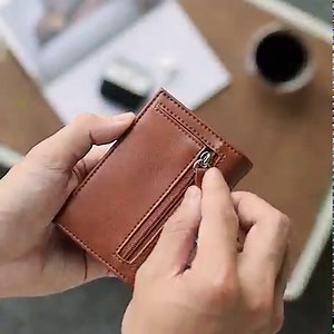 The best wallet you'll ever own! The Pop Up Wallet ditches the bulk and slims down the essentials with its sleek and compact design. ✔️ Holds 5-10 Cards & Cash ✔️ Protects from RFID theft ✔️ Made from Leather & Aluminium | Vulkit