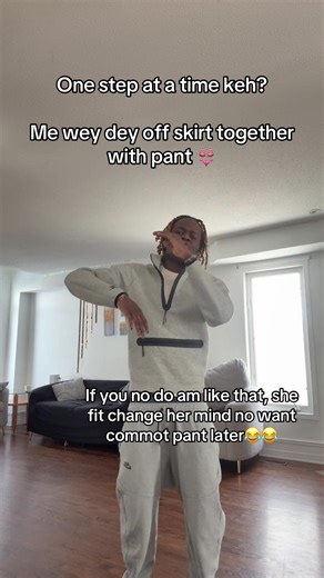 #b_banji One step at a time keh? Me wey dey off skirt together with pant 👙