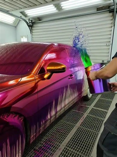Using a bucket to splash paint creates a beautiful effect. #เคาะพ่นสี #automotive #ช่างทำสีรถยนต์