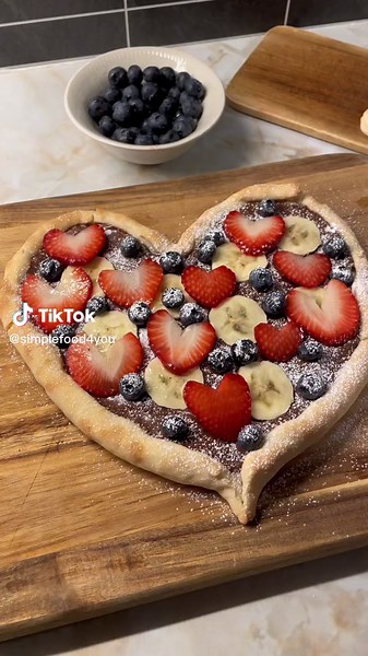 Delicious Nutella Pizza Recipe for Valentine's Day