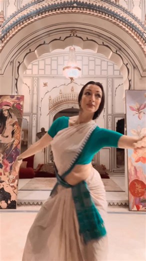 𝐂𝐨𝐥𝐥𝐞𝐞𝐧𝐚 𝐒𝐡𝐚𝐤𝐭𝐢 on Instagram: "✨A day that starts and ends with dance is auspicious!✨ The opposite of that magical auspicious charge of spending hours in sweaty rapture of your own imagination is... sorry... coming to social media knowing that you had better share an intimate mooment of your own private practice in hopes that the algorithm is in your favor and the right person catches site of you in your joy and feels inspired - to come to class tomorrow!! Uff! But you are worth it