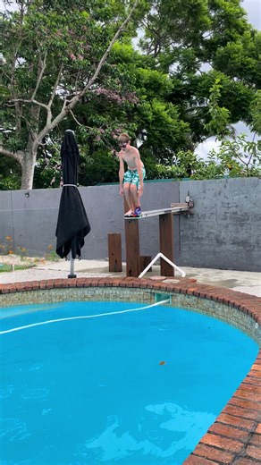 @poppa_manu got one sock