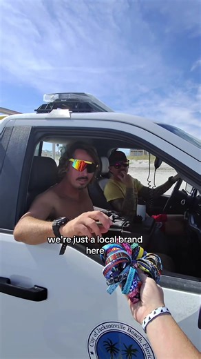 giving our bracelets to strangers 🤙