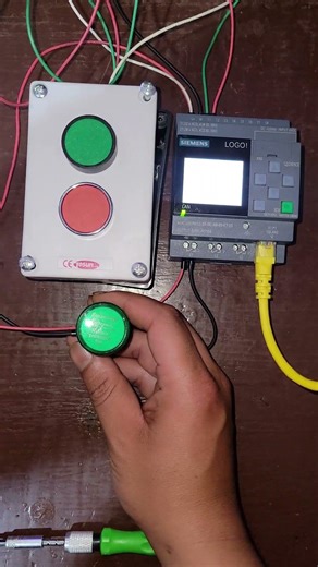 درس برمجة المتحكم المنطقي PLC LOGO قريبا سوف اضع الفيديو#PLC #INDUSTRIAL #solar #VFD #Automation
