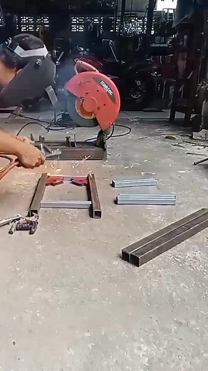 เอาขั้นตอนการทำเก้าอี้นั่งโครงเหล็กกล่อง แบบง่ายๆ ที่ทำการ diy มาจากเหล็กเก่า แป้นไม้เก่า นำมาทำให้เป็นเก้าอี้นั่ง ใช้งานได้เป็นอย่างดีแข็งแรงทนทาน #งานช่าง #งานช่างเชื่อม #diy #วิทยาสุโภภาคช่างทุกแนว | วิทยา สุโภภาค ช่างทุกแนว