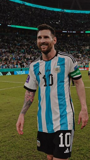 MemeClub on Instagram: "在日本，研究人员正利用智能人行道将日常活动转化为清洁能源⚡。这些道路内嵌特殊的压电材料，可以从行人的脚步中收集动能。当人们行走、奔跑或跳跃时，路面会轻微变形，从而产生机械压力。压电晶体将这种压力转化为电能🔋。这些能量可用于照亮路灯、为公共显示屏供电，甚至监测人流量。这种技术不仅减少了能源浪费，还展示了未来城市的无限可能🌍。在东京、京都等城市的试验区，人们的每一步都在为绿色地球贡献力量💚。科技让生活更环保，也让每一个脚步更有意义✨ #日本 #科技 #创新 #可持续 #绿色能源 #未来城市 #环保 #知识 #事实 #推荐 #你知道吗 #技术 #实验 #热门"