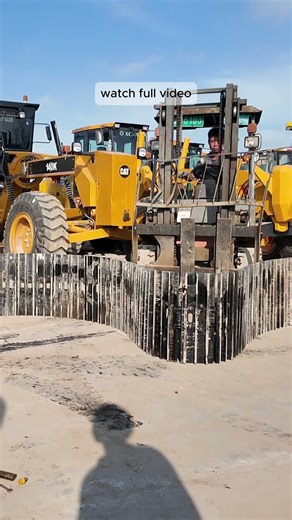 Satisfying Excavator Dismantling & Packing