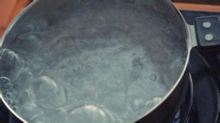 Burn injuries can happen in an instant, but with the right precautions, they can often be prevented. Stay safe from fire and burn hazards at home by following essential safety tips to protect yourself and your family » https://on.nyc.gov/4aPjd0h. #BurnAwarenessWeek | New York City Fire Department (FDNY)