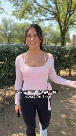 The girl that’s left out😔