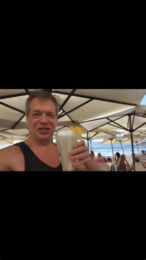 Join BudgetTravellerChris.com as we experience an unforgettable evening at Langosta Loca Beach Club — one of the most scenic oceanfront dining spots in beautiful Puerto Vallarta ! Located just steps from the iconic Los Muertos Pier, Langosta Loca Beach Club delivers the perfect combination of fresh seafood, handcrafted cocktails, live music, and breathtaking sunset views over Banderas Bay. In this video, we meet Pedro , the Manager & he gives us a mini tour of this two level beachfront restauran