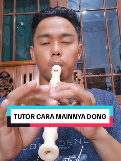 Temen-temen ada yang tahu cara mainin alat ini nggak? please tutor cara mainnya dong. Tulis dikomentar ya.... #seruling #recorder #tutorial #music #fyp