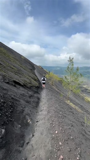 Degung on Instagram: "Tes ilmu kebal di area Black Lava Culali🙏🏾 #bali #trailrunning #balitrailrunning #running"