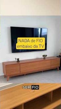 TV sem fios pendurados de forma simples. Como fazer para não ficar aparecendo nada de cabo.