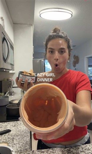 IM SALIVATING🥵🥵 such a quick & easy dinner !!! Ingredients: - protein pasta - shrimp (season w salt, pepper, garlic, onion & lemon) - parm cheese - 1 garlic clove - olive oil - sauce (cottage cheese, marina or tomato sauce, heavy cream, garlic, onion, parm cheese- measure by taste & blend!) #easymeals #collegemeals #dinnerideas #quickdinner #fyp