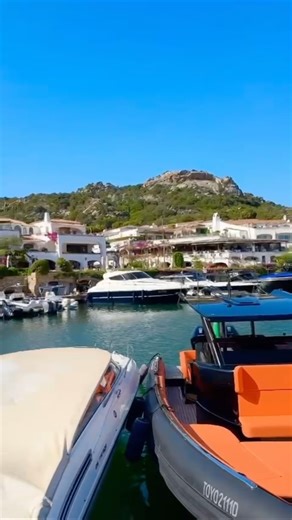 Our Phoenix 2 chefs Daisy and Hannah are the best in the yachting business and we’ve been eating great all trip! 😂 I like doing an hour of cardio on the treadmill with my lifts to make sure I keep those good eats off! | Magic Johnson