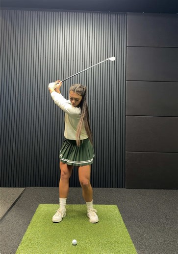 Worked on trying to time up hips and upper body up better and trying not to grip the club so hard with my right hand and just feel the weight of the club more #golf