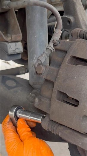 1995-2001 Ford Explorer Front Brake Pads and Rotors Replacement @E‪@ElmoMotorWorks‬