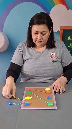 Conectando Figuras e Cores com Barbante