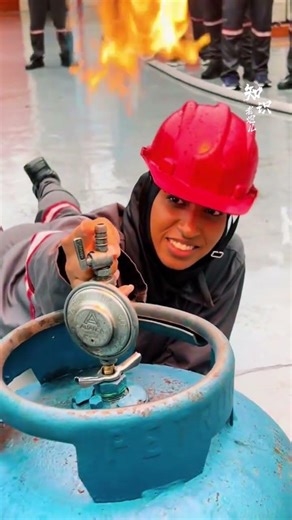 Extinguishing a fire with just one finger?! #LearnSomethingNew #LearnSomethingNew #DailyScienceTi...