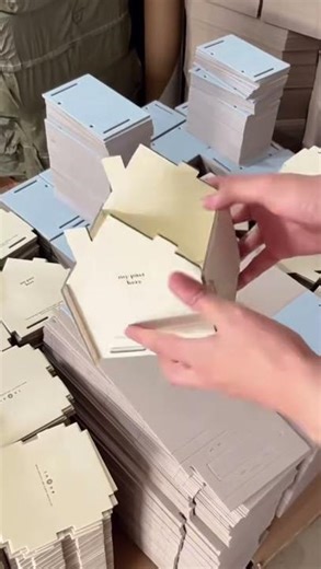 Innovative Flat-Pack Gift Box Design | Easy Assembly Packaging Ideas