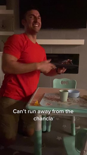 not my niece picking it up to bring it back to him 😂 #chancla @ceoofmotherhood #mexicantiktok #lifeisgooddance #DenimYourWay #stitch #throwdown