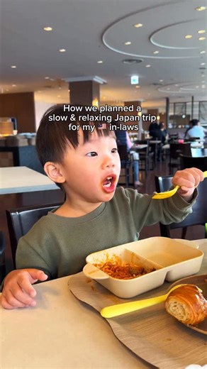 3rd Stop: A quick one at Kinosaki Onsen ♨️ We made a short stop at Kinosaki Onsen on the way from Amanohashidate to Tottori. We didn’t stay overnight this time, but honestly, highly recommend staying if you can. The full experience is so worth it. In Kinosaki, you can get an onsen pass and go bath-hopping from one hot spring to another, all within walking distance. (Be ready to undress dress like 10 times… it’s basically a workout 😂) The main street is small but very charming. If you’re only pa