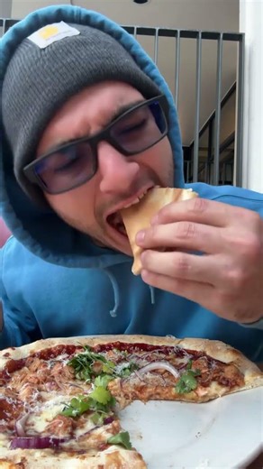 Brixx Puzza one bite you know the rules!😂🤌