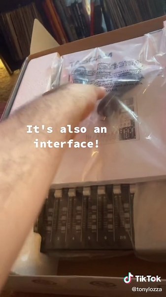 Nueva mezcladora Tascam Model 12 para producción musical