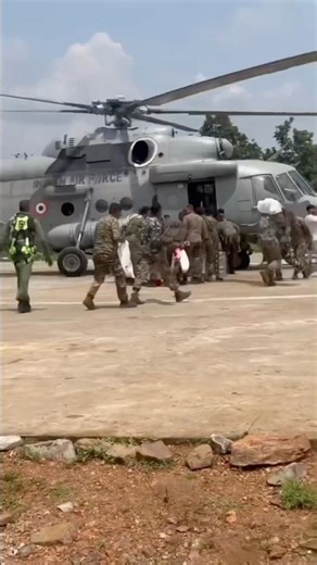Indian army getting supplies from mi8 heli #youtubeshorts #indianairforce #indianarmy #army #indian