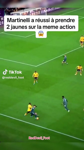 Gabriel Martinelli a réussi cette saison a prendre 2 jaunes en moins de 5 secondes 🤯 #martinelli #arsenal #premierleague #foot #foul #redcard #funny #foryoupage