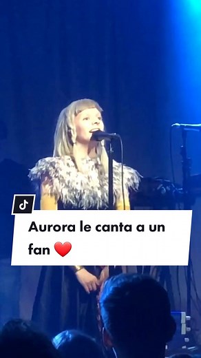Yo manifestando para que algo así suceda en alguno de los concierto de @AURORA en México 🙏😢 #runawayaurora #runaway #cureformeaurora #cureforme #auroraaksnes #auroramexico #aurorarunaway #runawaychallenge #parati #fypシ #fyp #aurora