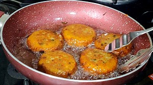 12K views · 278 reactions | Crispy Aloo Tikki Recipe- Aloo Patties- Potato Tikki Recipe Channel link- youtube.com/sunitaagarwal Ingredients Required - Boiled Potatoes- 6 medium Rice Flour- 2 tbsp Bread Crumbs- 3 tbsp Green Chilli- 2 Salt- as per taste Red mirch powder- 1/2 tsp Mango Powder- 1 tsp Coriander leaves Oil for frying #alootikki #aloopatties #indianstreetfood | Sunita Agarwal | Facebook