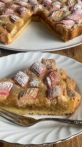 Rabarbrapai med mandelfyll 😍 veldig god kake! Se nytt innlegg på Det søte liv: https://www.detsoteliv.no/oppskrift/rabarbrapai-med-mandelfyll #detsøteliv #detsoteliv #bestpåkakeoppskrifter #bakeglede #hjemmebakterbest #rabarbrapai #rhubarbpie #homebaking #lifeissweet | Det søte liv