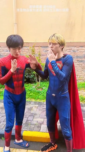 Supergirl freezes everyone in time #SupermanCouple #SupermanCannotFly #SpiderMan | Man in green·𝐘