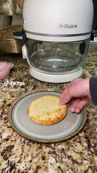 Yummm! Also this is the BEST Airfryer I have had it for over 2 years and we use it almost everyday and it is still in mint condition! #pizza #easyrecipe #lunch #dinner #ideas #fyp