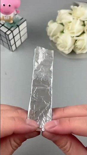 Teach you to make fun rolling toys for your children with tin foil and marbles. Handmade DIY. Ha