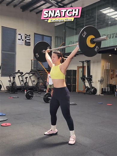 SNATCH Technique 👉 if you join crossfit, you'll be introduced to this movement called snatch. 👉 this may look scary, unusual, wierd to some but I tell you, challenging but fun!😜 👉 kaya natin ante! hahaha 👉 you can try beginner class at @fitdaily.ph . 💪 use my code: JAJA250OFF #crossfitbeginner #crossfitgirl #crossfit