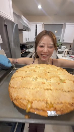 Kat on Instagram: "COSTCO READY TO BAKE CHICKEN POT PIE REVIEW TIME HOS"